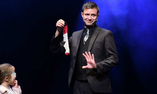 Rotundo éxito de convocatoria y solidaridad en el 9º festival de magia solidaria CAES Torre Pacheco - 1, Foto 1