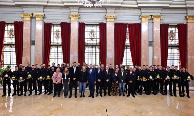 Un total de 45 nuevos bomberos toman posesión como funcionarios de carrera e ingresan en la plantilla del Servicio de Extinción de Incendios y Salvamento - 1, Foto 1