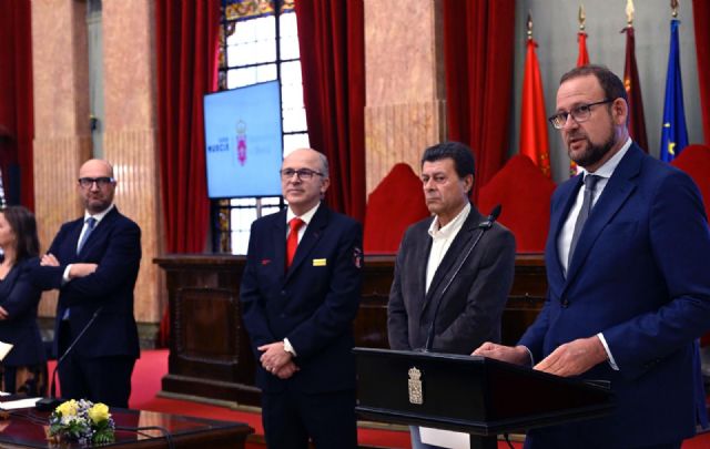 Un total de 45 nuevos bomberos toman posesión como funcionarios de carrera e ingresan en la plantilla del Servicio de Extinción de Incendios y Salvamento - 2, Foto 2