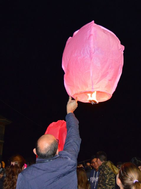 Las Torres de Cotillas pone todo el color, la magia y la ilusión navideña en su 'IV Lanzamiento Solidario de Farolillos voladores' - 5, Foto 5