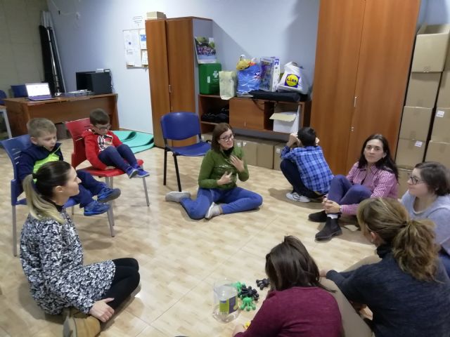 El Centro Multidisciplinar Celia Carrión Pérez de Tudela acoge una sesión de biodanza en familia, Foto 3