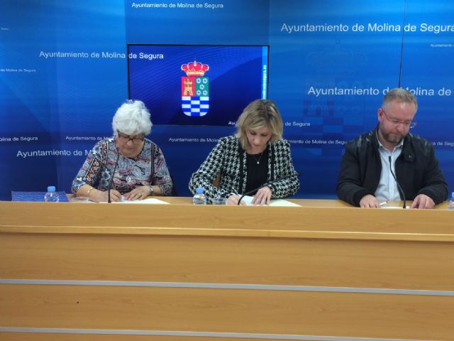 El Ayuntamiento de Molina de Segura y la Asociación de Amigos del Zoco del Guadalabiad firman un convenio de apoyo, promoción y desarrollo del sector artesano local - 2, Foto 2