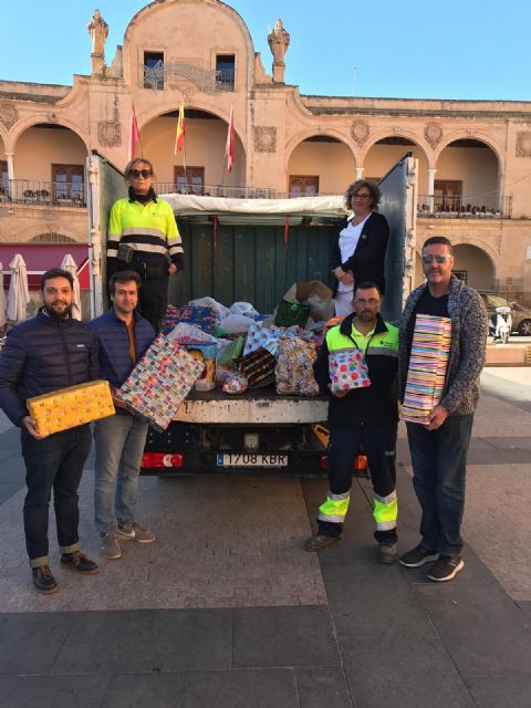 Limusa dona a Cruz Roja Lorca 200 juguetes para repartirlos durante estas fechas navideñas entre las familias más necesitadas de nuestro municipio - 1, Foto 1