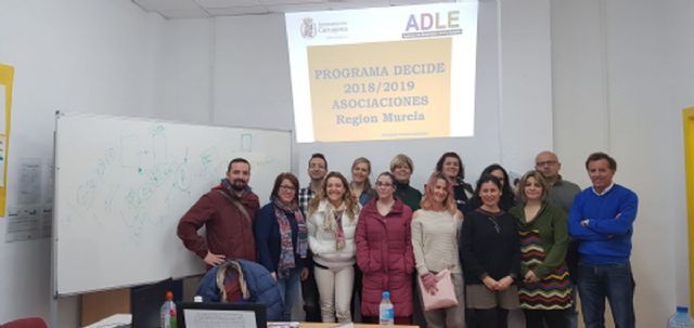 Alumnos del programa DECIDE-T asisten a una charla sobre formación profesional para el empleo de la ADLE - 1, Foto 1