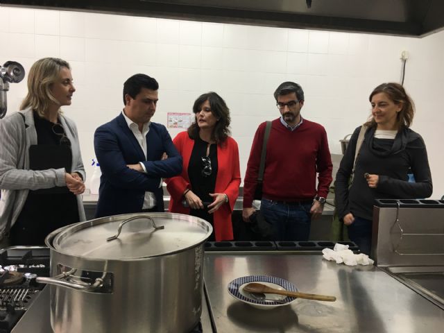 El Ayuntamiento invierte más de 24.000 euros en la compra y puesta en marcha de la cocina del CEIP El Recuerdo - 1, Foto 1
