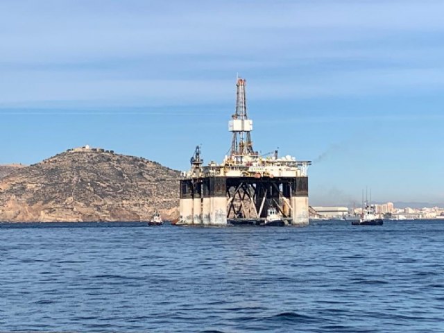 Hamilton y Cia. consigna en el Puerto de Cartagena la plataforma Transocean 706 - 1, Foto 1