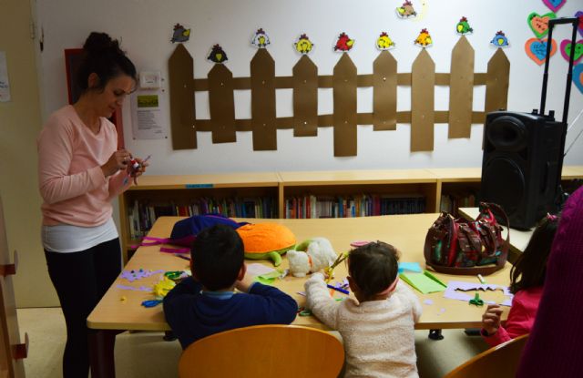 En Navidad la biblioteca municipal 'Rosa Contreras' sigue con sus cuentacuentos con manualidades - 3, Foto 3