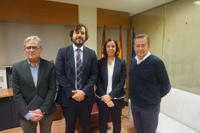 El consejero de Empleo analiza la siniestralidad laboral en la construcción con representantes del sector - 1, Foto 1