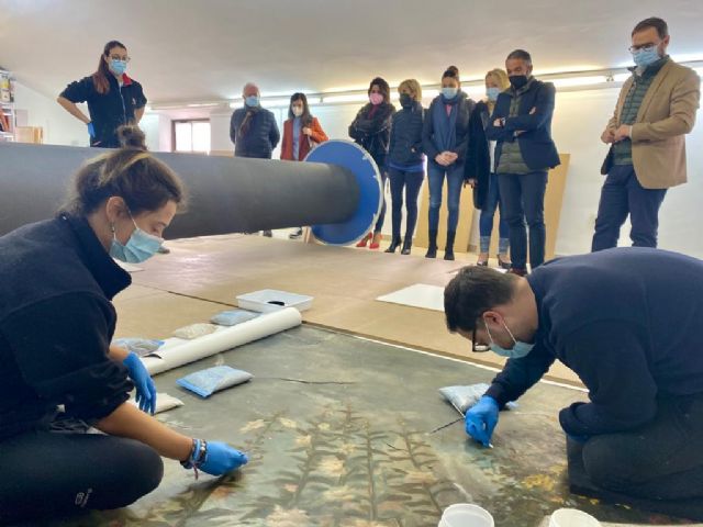 Continúan los trabajos para la restauración del lienzo del techo del salón de baile del Casino de Lorca y devolverle su esplendor original - 1, Foto 1