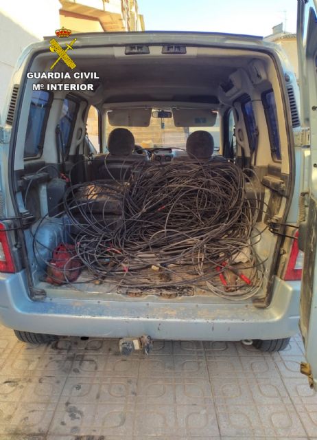 La Guardia Civil detiene a dos personas sorprendidas in fraganti mientras sustraían cable de cobre del alumbrado público del municipio de Pliego - 1, Foto 1
