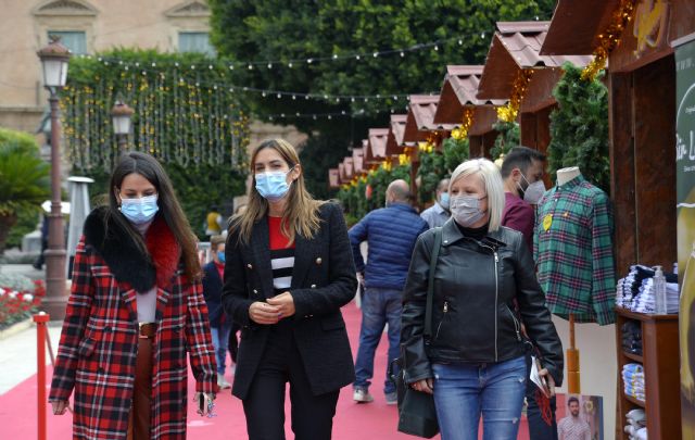 El mercadillo navideño de La Glorieta ofrece 25 casetas de creadores murcianos y casi una veintena de actuaciones - 1, Foto 1