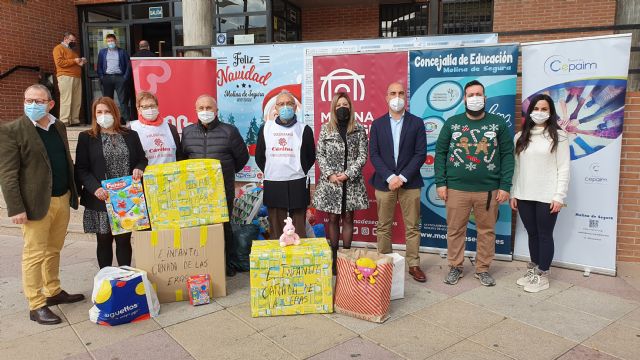 Familias molinenses de ocho escuelas infantiles participan en la campaña Por el derecho a jugar, recogida solidaria de juguetes a favor de Cáritas y Fundación CEPAIM - 1, Foto 1