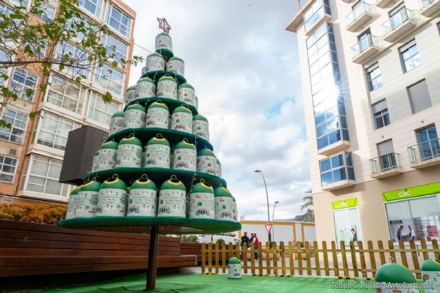 Un árbol de miniglús en la Plaza del Par recuerda que hay que reciclar vidrio también en Navidad - 1, Foto 1