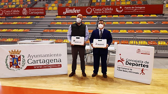 Centro Médico Practiser entrega cuatro botiquines sanitarios para la Liga de Fútbol Aficionado del Ayuntamiento de Cartagena - 1, Foto 1