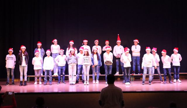 El tradicional festival escolar de villancicos no falla a su cita con la Navidad torreña - 1, Foto 1