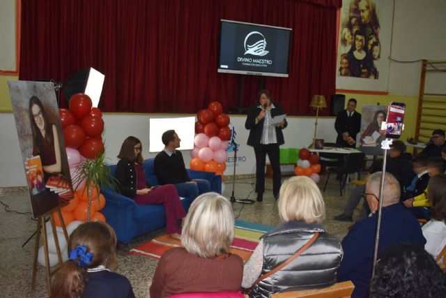 La joven torre&ntilde;a María Moreno Fuentes, de solo 14 a&ntilde;os, presenta su primer libro - 2, Foto 2