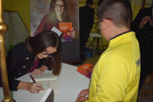 La joven torre&ntilde;a María Moreno Fuentes, de solo 14 a&ntilde;os, presenta su primer libro - 5, Foto 5