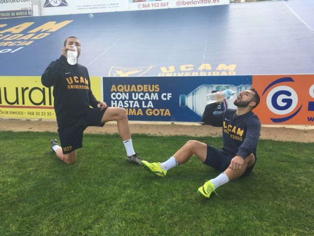 Aquadeus, proveedora oficial de los futbolistas del UCAM Murcia, Foto 1