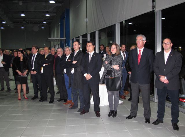 El alcalde agradeció a José Cortés, gerente de Automoción Cortés, su implicación profesional y social con el municipio en su 40° aniversario de la empresa y el 10° de su ubicación en San Javier - 2, Foto 2