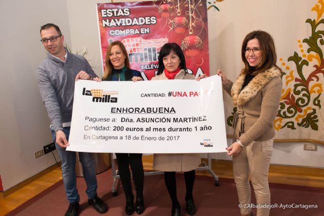 Asuncion Martinez recibe una paga mensual de 200 euros durante un año del Area Comercial La Milla - 1, Foto 1