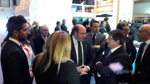 Los Reyes de España conocen la Semana Santa y la Judería lorquina en su visita al pabellón regional en Fitur - 3, Foto 3