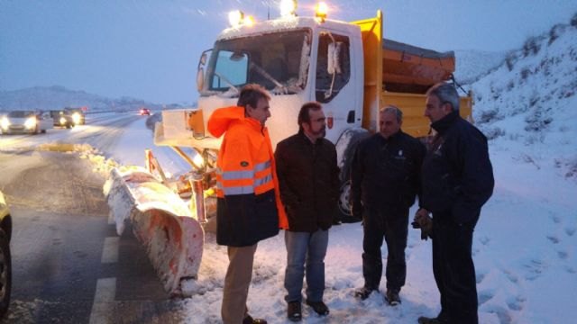 Se incrementan las labores de prevención y retirada de nieve en 21 carreteras regionales por la ola de nieve