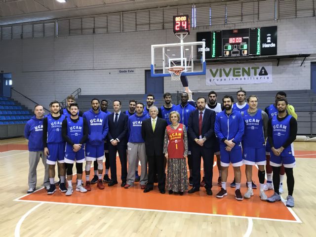 La consejera de Educación, Juventud y Deportes asiste al entrenamiento del UCAM-Murcia Baloncesto - 1, Foto 1