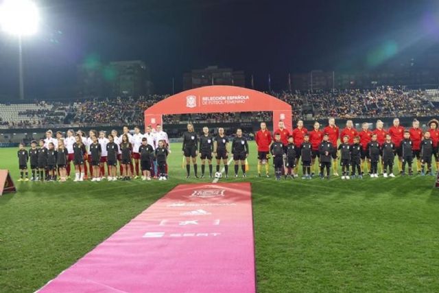 El Estadio Municipal Cartagonova respiró un buen ambiente en el empate de España ante Bélgica - 1, Foto 1