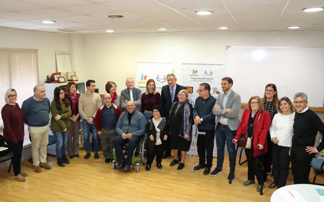 La Comunidad presta el servicio de transporte a 4.200 personas con discapacidad de Famdif - 1, Foto 1