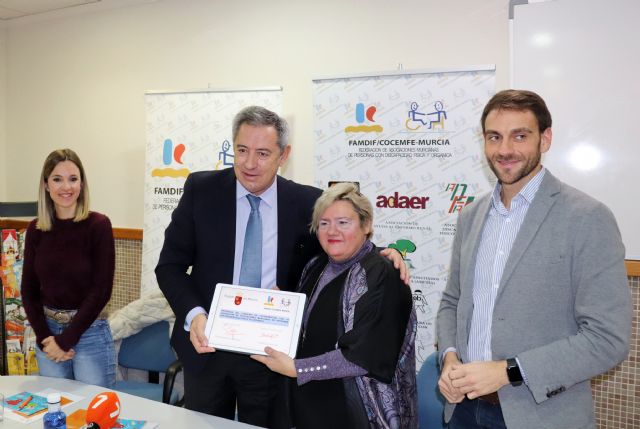 La Comunidad presta el servicio de transporte a 4.200 personas con discapacidad de Famdif - 2, Foto 2