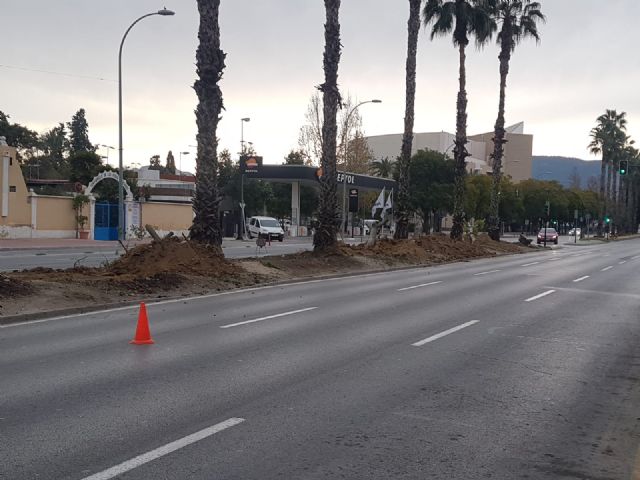 El Ayuntamiento continúa con la segunda fase de las obras de remodelación de la mediana de la Avenida Primero de Mayo - 2, Foto 2