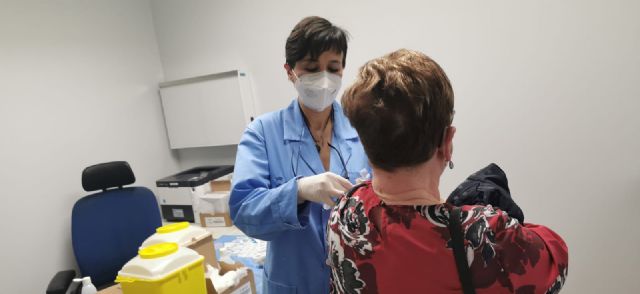 El Ayuntamiento continúa hoy con la campaña de vacunación frente al Covid-19 al personal de las mutuas - 1, Foto 1