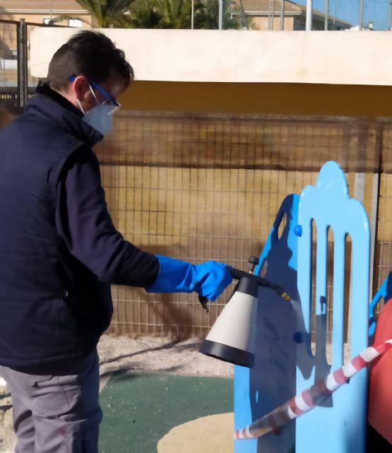 El Ayuntamiento refuerza la limpieza y desinfección de espacios públicos frente al Coronavirus - 1, Foto 1