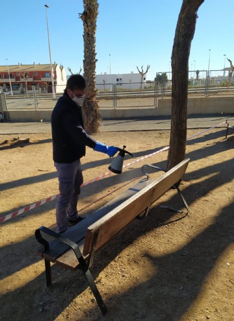 El Ayuntamiento refuerza la limpieza y desinfección de espacios públicos frente al Coronavirus - 2, Foto 2