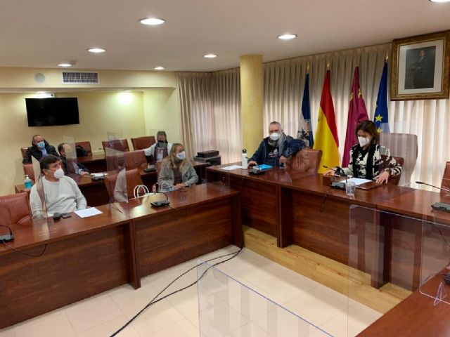La alcaldesa y el concejal de Comercio se reúnen con la directiva de Hosteáguilas - 3, Foto 3