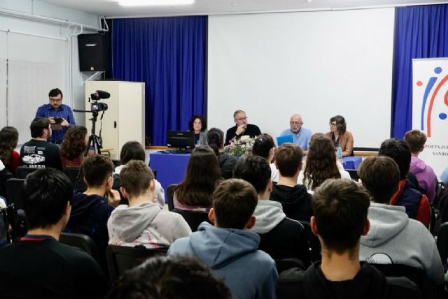 El IES Poeta Julián Andúgar celebra las jornadas 'InFórmate', para orientar al alumnado sobre recursos juveniles y salidas profesionales - 2, Foto 2