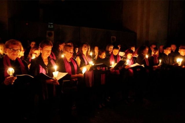 Coral Discantus participa en los Via Crucis del Santísimo Cristo de la Misericordia y el Cristo de la Fe - 1, Foto 1