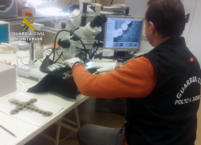 El Grupo de Patrimonio Histórico de la Guardia Civil recupera varias joyas del tesoro de la Virgen de la Fuensanta - 5, Foto 5