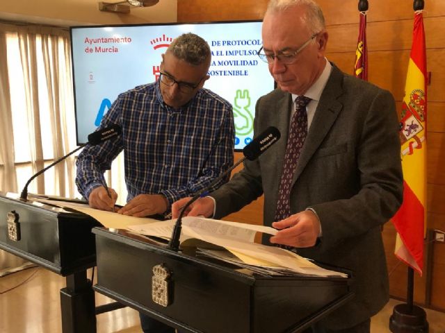 Ayuntamiento y usuarios de vehículos eléctricos irán de la mano para impulsar la movilidad sostenible en el municipio - 1, Foto 1