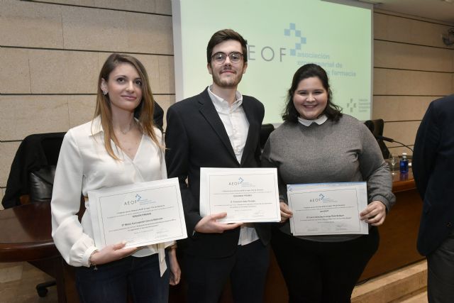 La Asociación de Empresarios de Oficinas de Farmacia premia a tres estudiantes de la UMU por sus trabajos fin de grado - 2, Foto 2