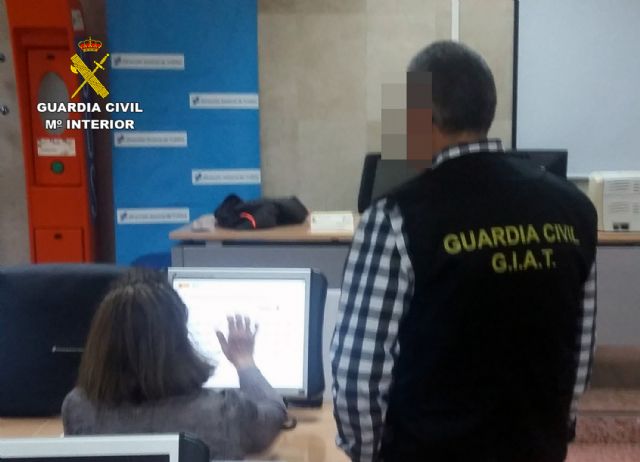 La Guardia Civil investiga a dos mujeres por la suplantación de identidad en el examen del permiso de conducir - 1, Foto 1