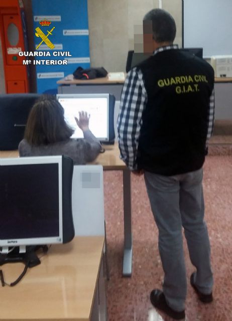 La Guardia Civil investiga a dos mujeres por la suplantación de identidad en el examen del permiso de conducir - 2, Foto 2