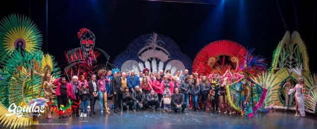 Pigmentos mágicos logra el primer premio del Concurso de Trajes de Papel - 1, Foto 1