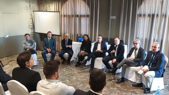 La CARM apoyará la creación de una decreto que regule el sector funerario en la Región - 1, Foto 1