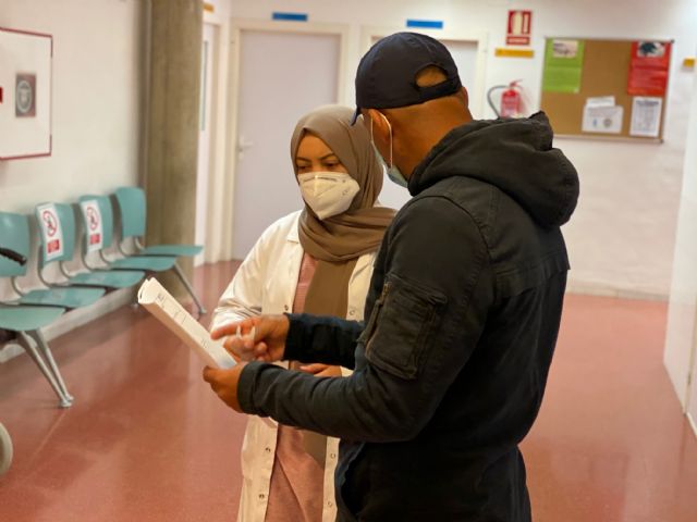 Mediadora intercultural en los centros de salud del municipio - 3, Foto 3