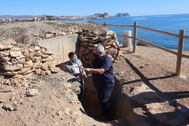 Los ediles de Turismo y Agricultura visitan junto al director general de Política Agraria los búnkeres de la Guerra Civil rehabilitados en Águilas - 1, Foto 1