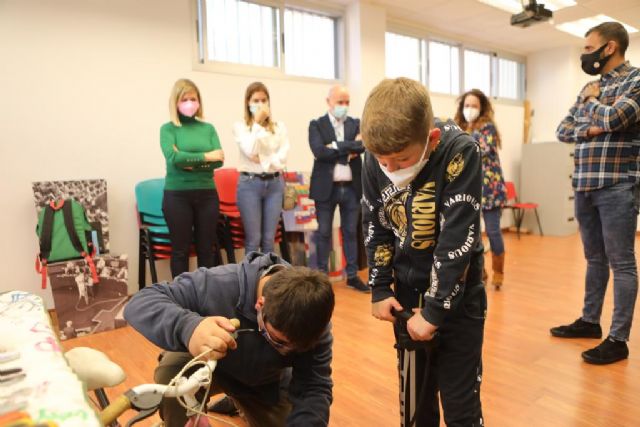 Menores del barrio del Espíritu Santo reparan bicicletas del proyecto '2 Pedales, 365 sueños' - 1, Foto 1