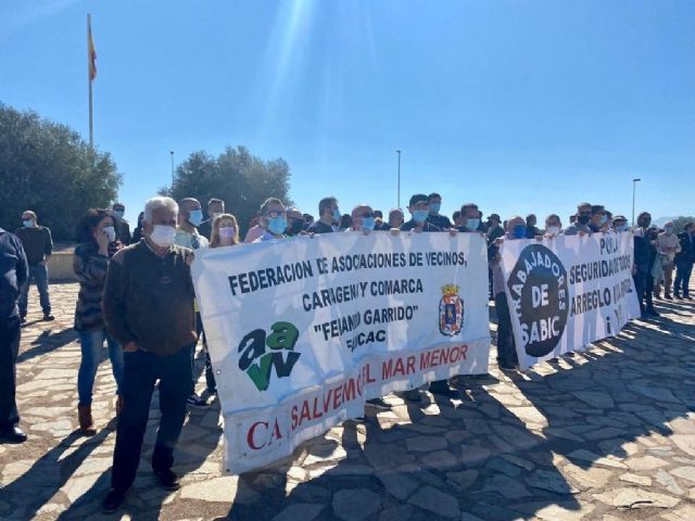 El PSOE de Cartagena respalda a vecinos de La Aljorra y trabajadores de la factoría Sabic en su concentración por el arreglo de la RM-602 - 1, Foto 1
