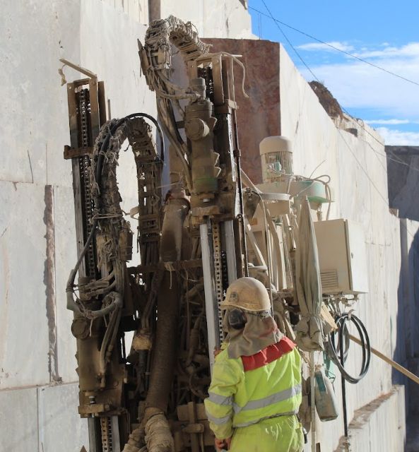 Los trabajadores del sector de la piedra natural podrán obtener un título oficial acreditando su experiencia profesional a través de un procedimiento gestionado por el Centro Tecnológico del Mármol - 1, Foto 1