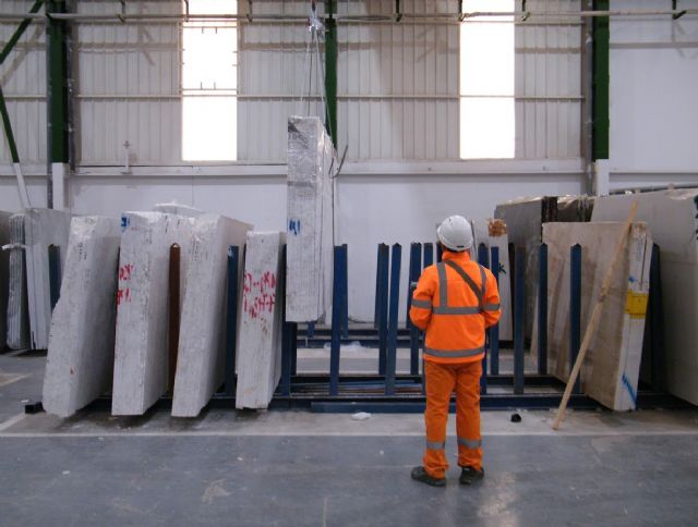 Los trabajadores del sector de la piedra natural podrán obtener un título oficial acreditando su experiencia profesional a través de un procedimiento gestionado por el Centro Tecnológico del Mármol - 2, Foto 2